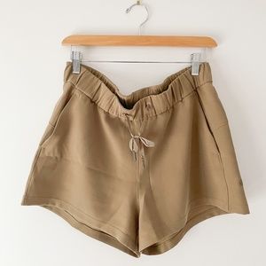 lululemon athletica // On the Fly Short *Woven 2.5" in Frontier